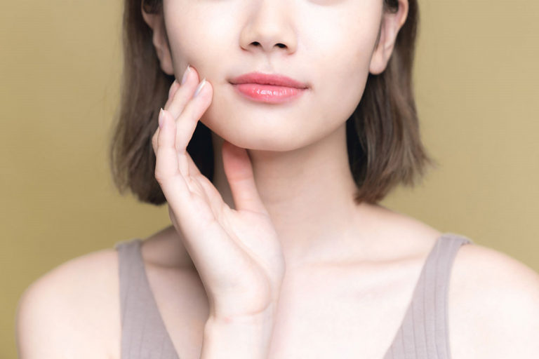 たるみに届け！美容業界で話題の「舌トレ」をチェック！